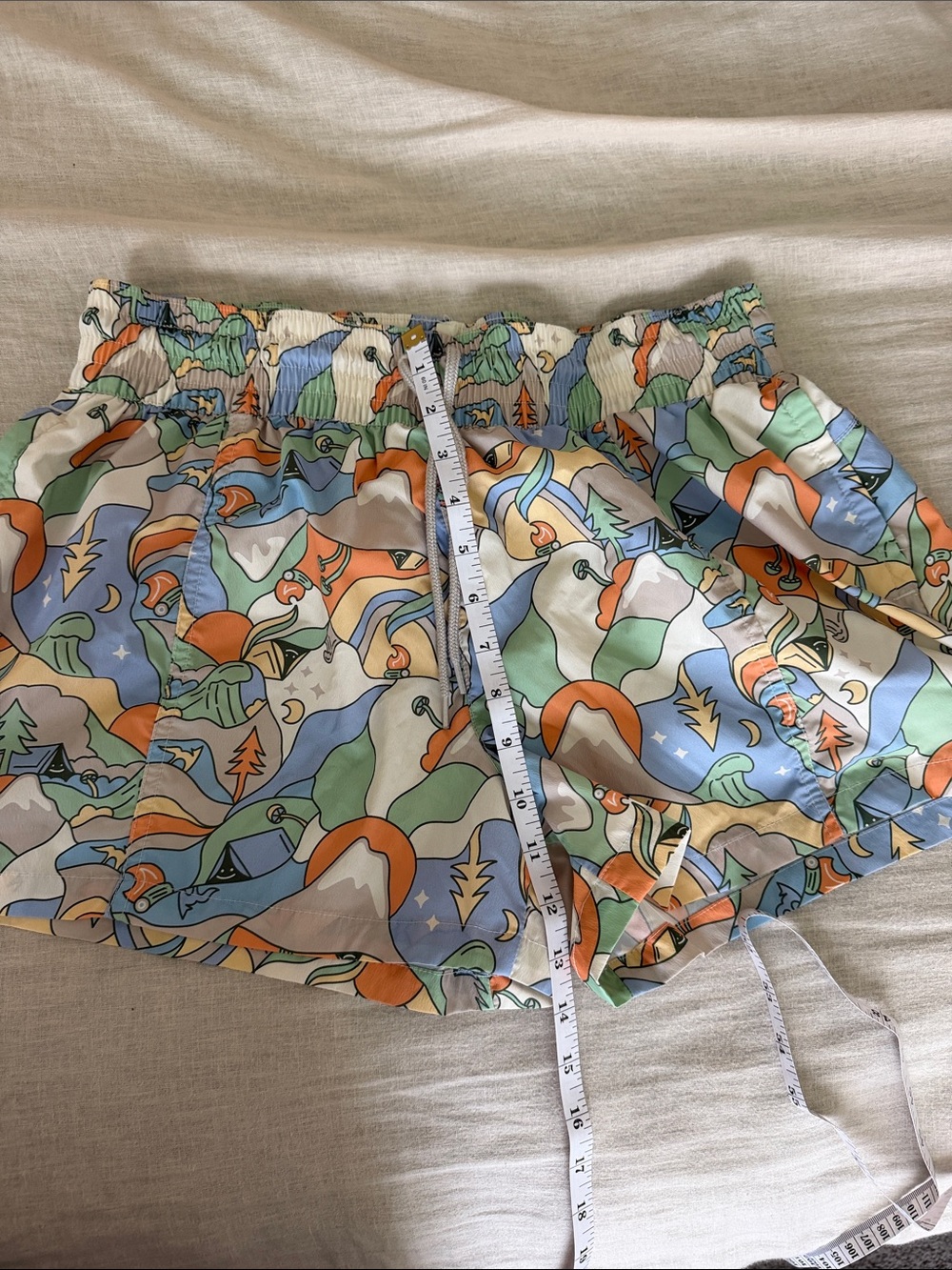 Columbia Womens Abstract mountain scene printed shorts